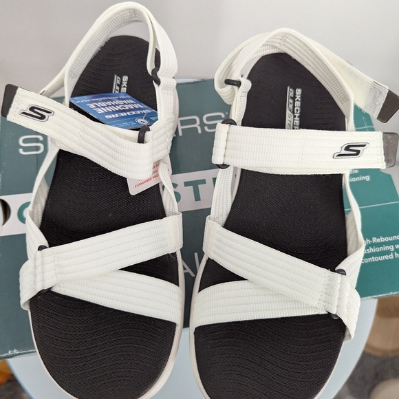 NEW Skechers womens On-the-go Glide Step 2.0 Sandal white black - Camden Size 8 - Picture 4 of 13